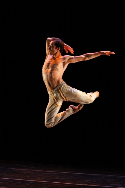 Photo Flash: First Look at Hubbard Street Dancers Image