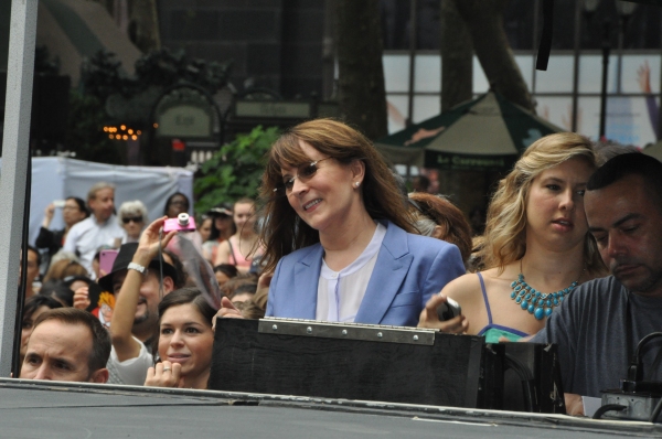 Photo Coverage: WICKED, ANNIE & More Visit BROADWAY IN BRYANT PARK! Image