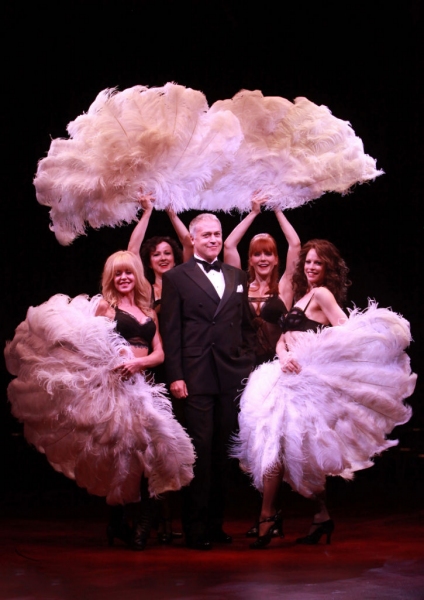 Photo Flash: First Look at Tom Hewitt, Brenda Braxton, Lindsay Roginski and More in CHICAGO at California Music Circus Image