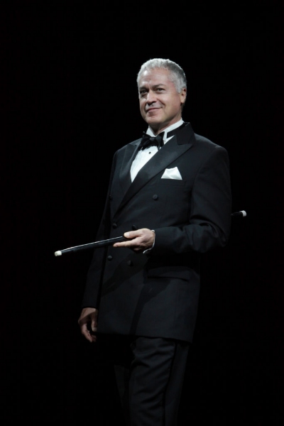 Photo Flash: First Look at Tom Hewitt, Brenda Braxton, Lindsay Roginski and More in CHICAGO at California Music Circus Image