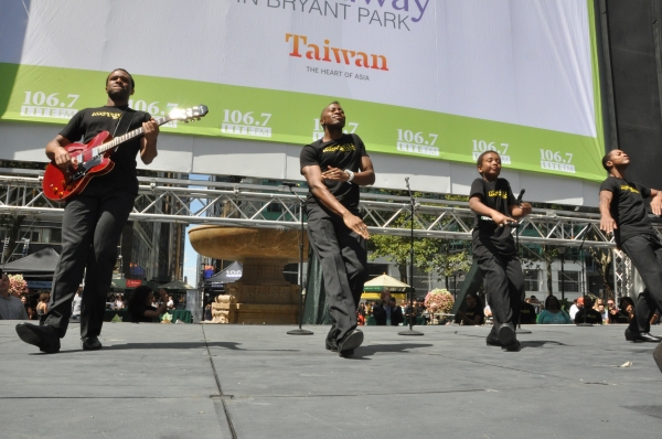 Photo Coverage: ONCE, MOTOWN, MAMMA MIA! & More Visit BROADWAY IN BRYANT PARK!  Image