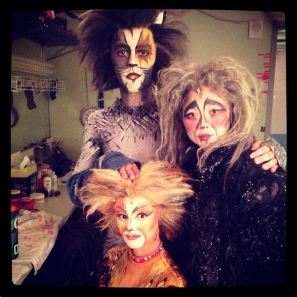 Photo Flash: Saturday Intermission Pics, Aug 17 - BOOK OF MORMON Celebrates 1,000 Performances, WIZARD OF OZ Ends in Toronto and More! Image