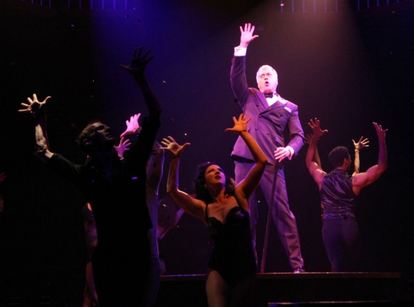 Photo Flash: First Look at Tom Hewitt, Brenda Braxton, Lindsay Roginski and More in CHICAGO at Music Circus Image
