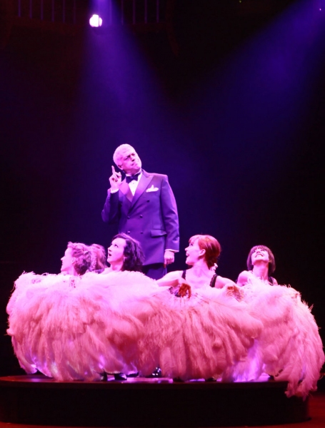 Photo Flash: First Look at Tom Hewitt, Brenda Braxton, Lindsay Roginski and More in CHICAGO at Music Circus Image