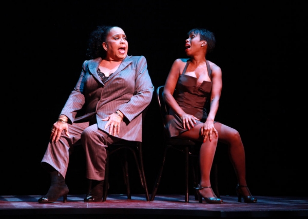 Photo Flash: First Look at Tom Hewitt, Brenda Braxton, Lindsay Roginski and More in CHICAGO at Music Circus Image