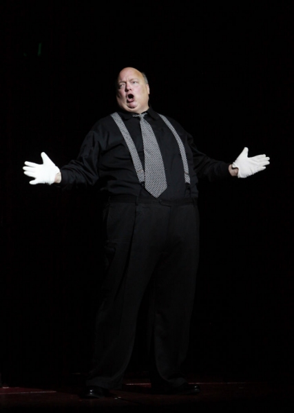 Photo Flash: First Look at Tom Hewitt, Brenda Braxton, Lindsay Roginski and More in CHICAGO at Music Circus Image