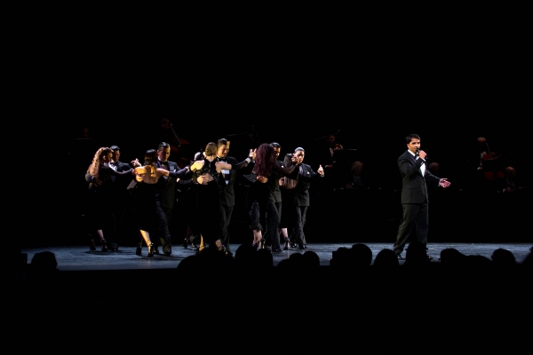 Luis Fonsi and the cast of FOREVER TANGO Photo