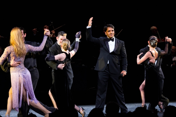 Luis Fonsi and the cast of FOREVER TANGO Photo