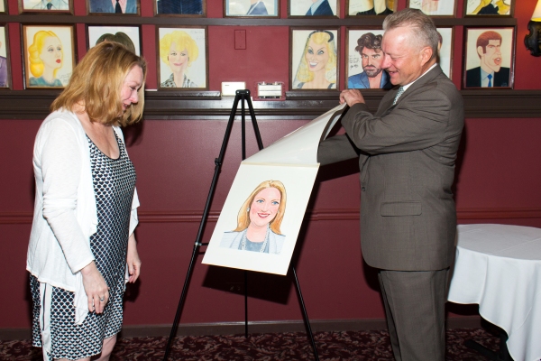 Photo Coverage: Kristine Nielsen Gets Surprise Portrait at Sardi's Image