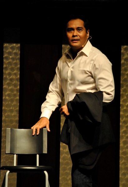 Photos: BOURNE LEGACY's John Arcilla Serenades Crowd with Broadway Songs Image