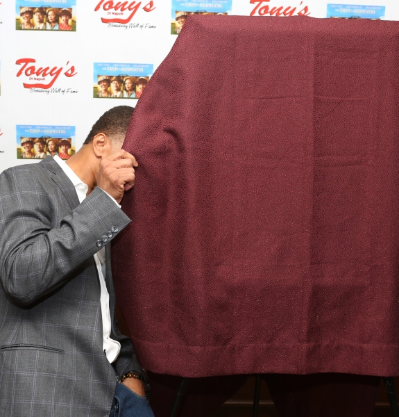 Photo Coverage: Cuba Gooding Jr. Unveils Portrait at Tony Di Napoli's Image
