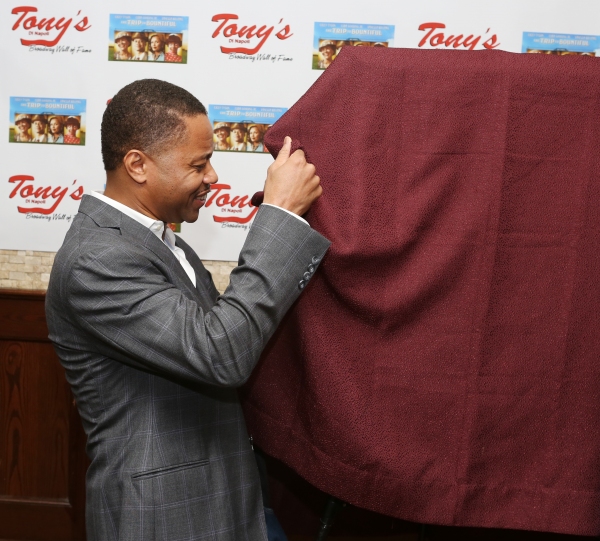 Photo Coverage: Cuba Gooding Jr. Unveils Portrait at Tony Di Napoli's Image