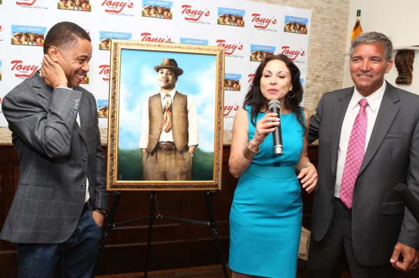 Photo Coverage: Cuba Gooding Jr. Unveils Portrait at Tony Di Napoli's Image