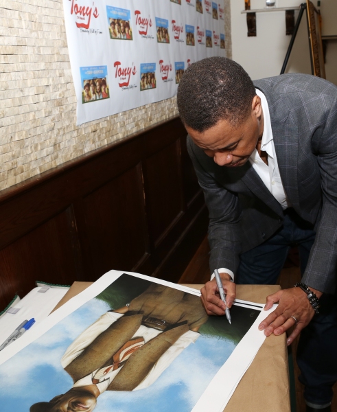 Photo Coverage: Cuba Gooding Jr. Unveils Portrait at Tony Di Napoli's Image