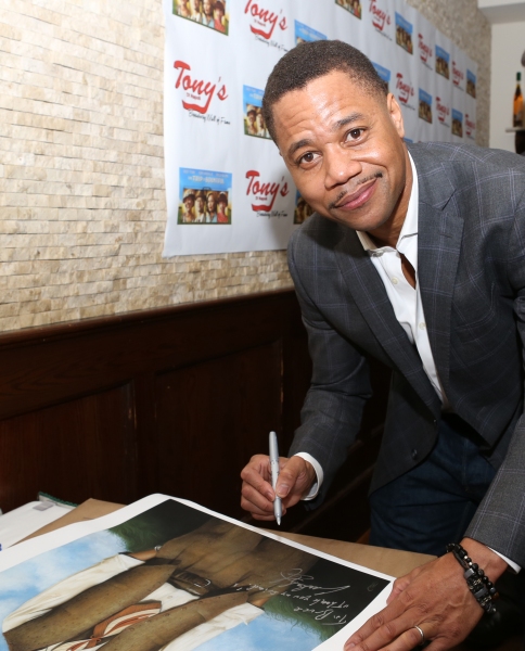 Photo Coverage: Cuba Gooding Jr. Unveils Portrait at Tony Di Napoli's Image
