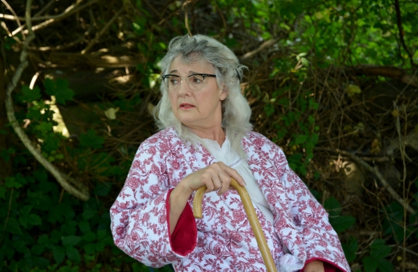 Photo Flash: First Look at Kelly Boucher & Carolyn Kirsch in Newington Mainstage's GREY GARDENS Image