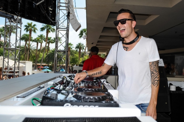 Photo Flash: Calvin Harris, Tommy Trash and More at Wet Republic's Labor Day Bash 