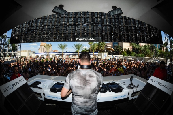 Photo Flash: Calvin Harris, Tommy Trash and More at Wet Republic's Labor Day Bash 