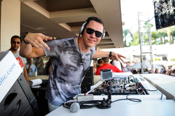 Photo Flash: Calvin Harris, Tommy Trash and More at Wet Republic's Labor Day Bash 