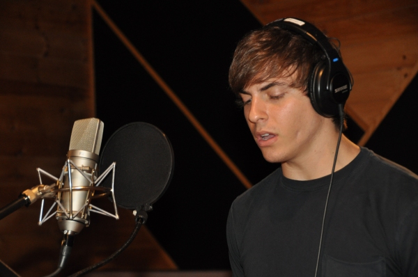 Exclusive Photo Coverage: Derek Klena & WICKED Cast Sing Carols For A Cure  Image