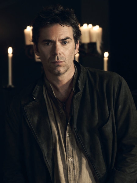 Billy Burke as Miles Matheson Photo