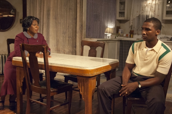 Photo Flash: First Look at TimeLine Theatre's A RAISIN IN THE SUN 