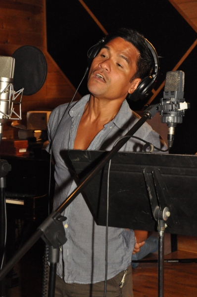 Exclusive Photo Coverage: MAMMA MIA! Cast Rejoices for Carols for a Cure!  Image