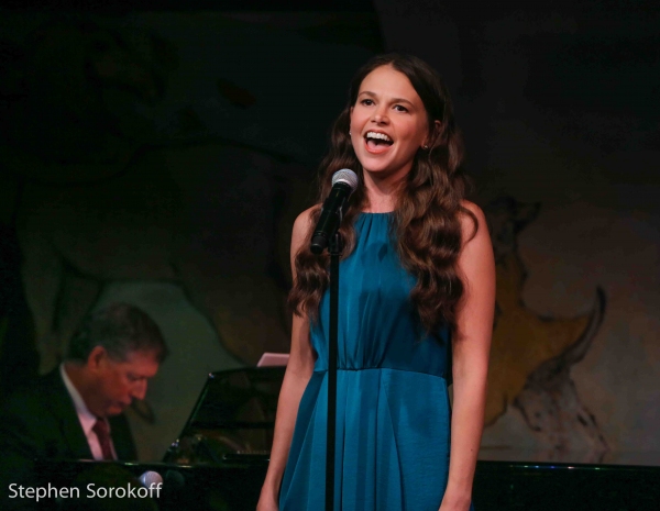 Photo Coverage: Sutton Foster Returns to Cafe Carlyle!  Image