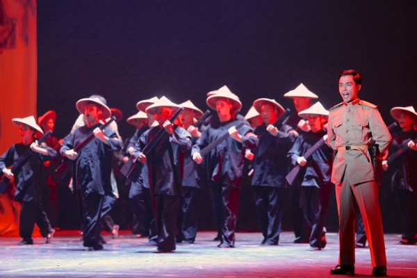 Photo Flash: First Look at Charlie Brady, Manna Nichols & More in MISS SAIGON at Starlight 