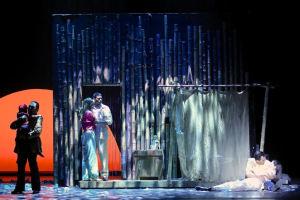 Photo Flash: First Look at Charlie Brady, Manna Nichols & More in MISS SAIGON at Starlight Image
