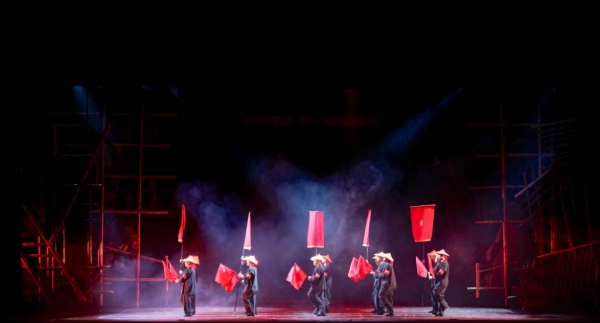 Photo Flash: First Look at Charlie Brady, Manna Nichols & More in MISS SAIGON at Starlight Image
