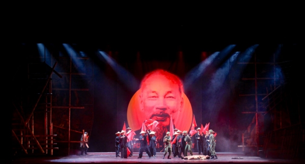 Photo Flash: First Look at Charlie Brady, Manna Nichols & More in MISS SAIGON at Starlight Image