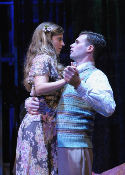 Matthew Schleigh as Jim and Sophie Hinderberger as Laura Photo