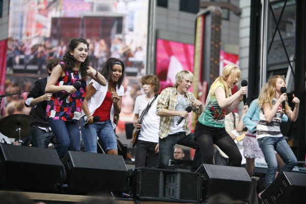 Photo Flashback: Ariana Grande on Broadway! 