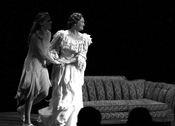 Photo Coverage: THE GLASS MENAGERIE Opening Night Curtain Call  Image