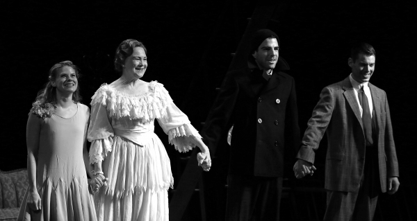 Photo Coverage: THE GLASS MENAGERIE Opening Night Curtain Call  Image