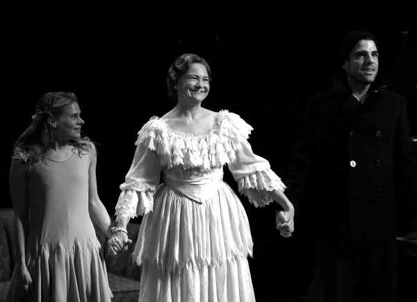 Photo Coverage: THE GLASS MENAGERIE Opening Night Curtain Call  Image