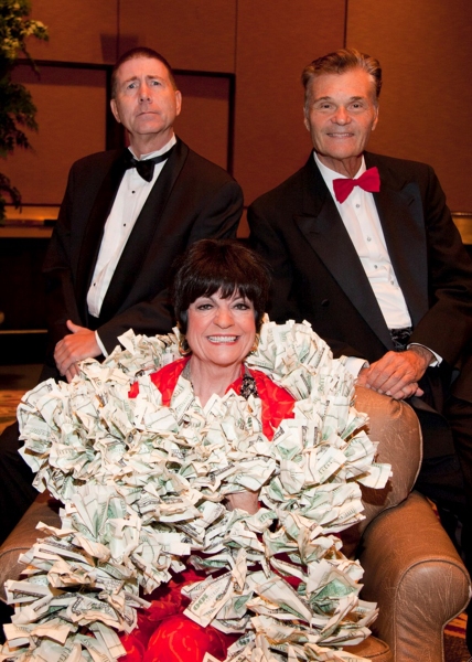 JoAnne Worley in faux money boa with Best In Show hosts Jim Piddock and Fred Willard Photo