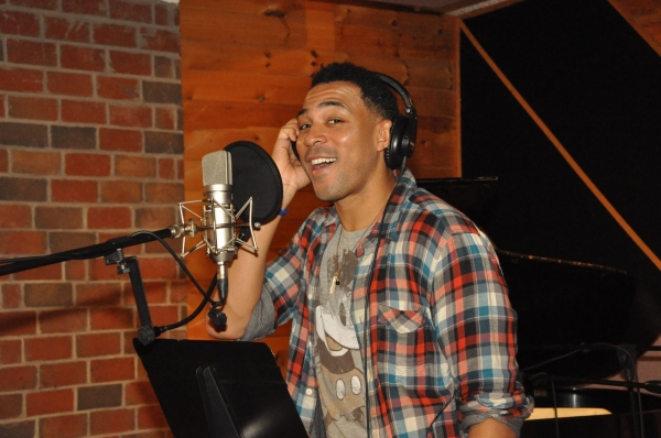Exclusive Photo Coverage: MOTOWN Cast Decks the Halls for Carols for a Cure Image