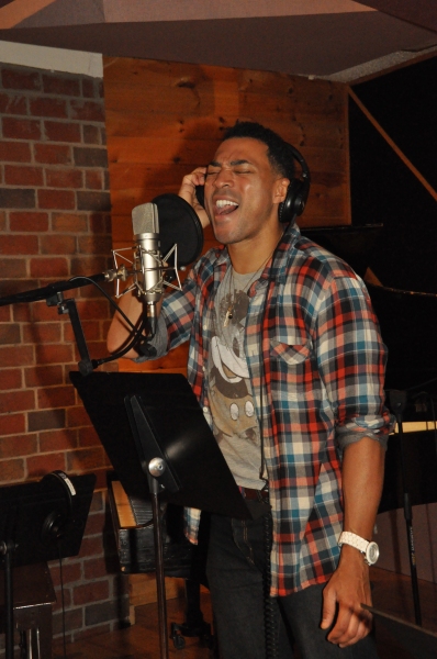 Exclusive Photo Coverage: MOTOWN Cast Decks the Halls for Carols for a Cure  Image