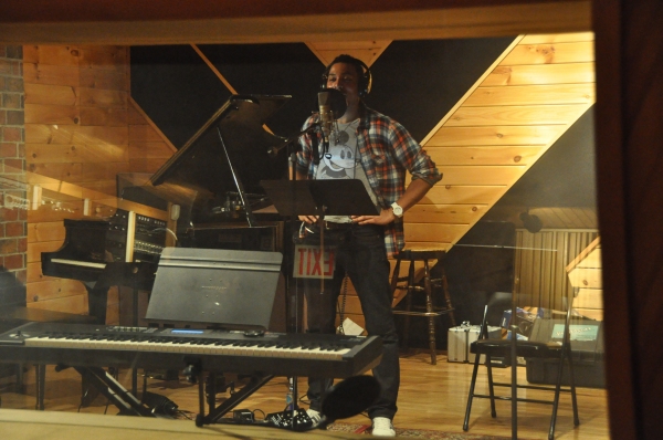 Exclusive Photo Coverage: MOTOWN Cast Decks the Halls for Carols for a Cure  Image