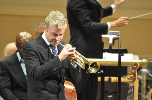 Photo Coverage: Chris Botti Plays Joins New York Pops for Season Opener Image