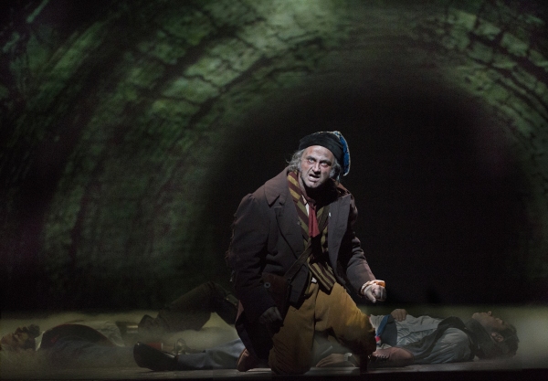 Photo Flash: LES MISERABLES Raises the Barricade in Toronto; First Look at Ramin Karimloo, Earl Carpenter & More on Stage! Image
