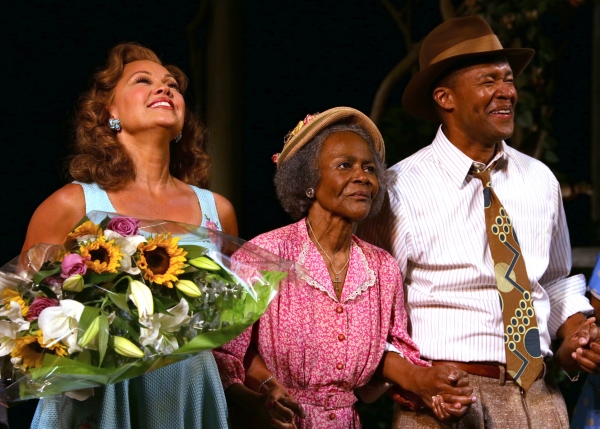 Photo Coverage: Cicely Tyson & THE TRIP TO BOUNTIFUL Cast Take Final Bow on Broadway Image