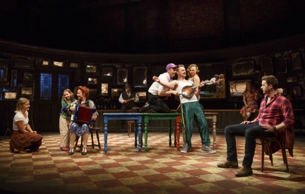 Photo Flash: First Look at ONCE National Tour - Stuart Ward, Dani De Waal & More! 