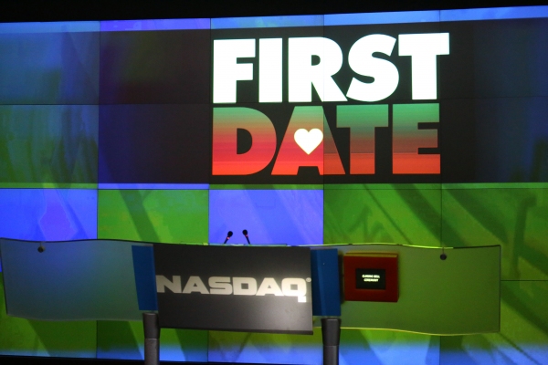 Photo Coverage: FIRST DATE's Krysta Rodriquez and Zachary Levi Ring the NASDAQ Closing Bell 