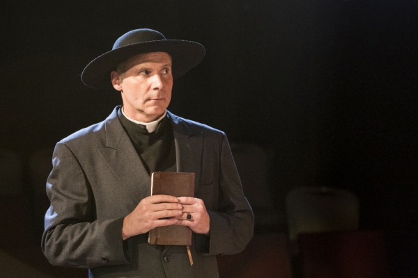 Photo Flash: First Look at Joe Brady, Matt Kline and More in MET's THE IMPORTANCE OF BEING EARNEST Image