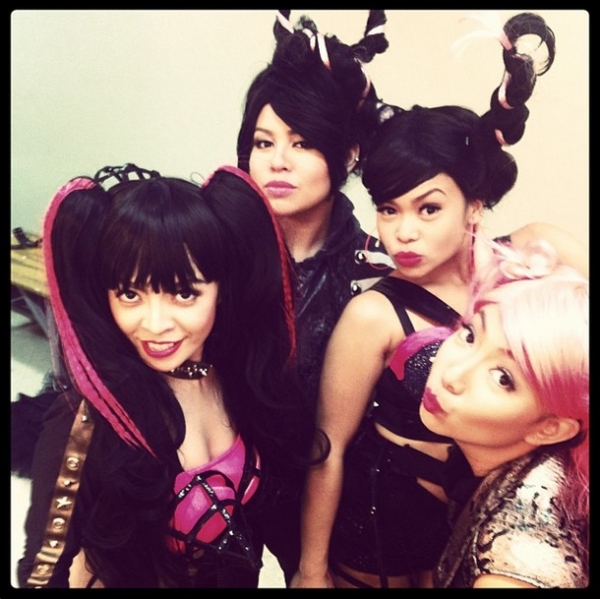 Photo Flash: Saturday Intermission Pics - Oct 19 - Last SIPs - BLUEBIRD OF HAPPINESS in Manila, JUNGLE BOOK and More! Image