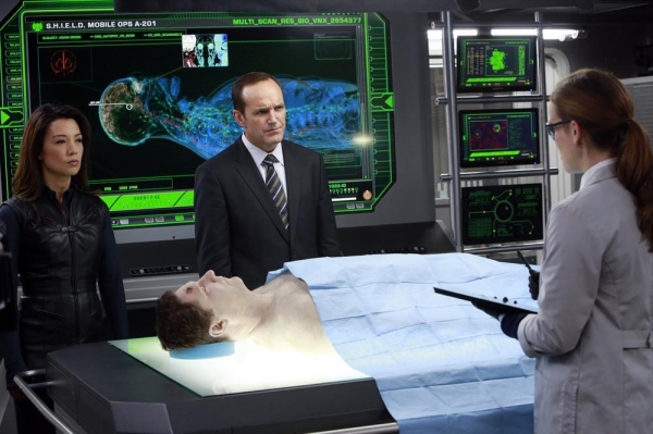 Photo Flash: MARVEL'S AGENTS OF S.H.I.E.L.D.'s 'F.Z.Z.T.,' Airing 11/5  Image