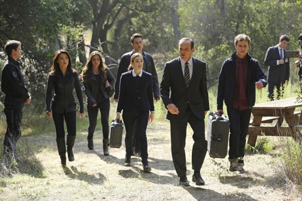 Photo Flash: MARVEL'S AGENTS OF S.H.I.E.L.D.'s 'F.Z.Z.T.,' Airing 11/5  Image